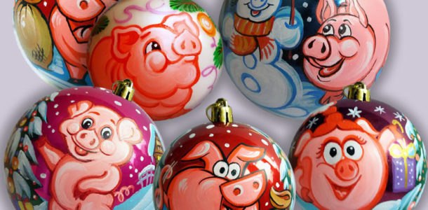 елочные шарики со свиньями 