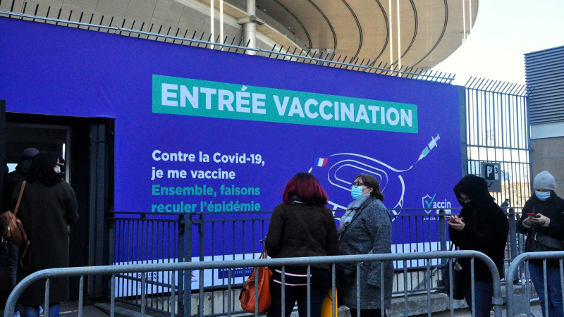 Комитет по этике во Франции одобрил вакцинацию детей от COVID-19