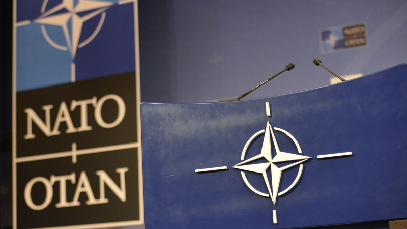НАТО намерена сократить военный бюджет и увеличить гражданский